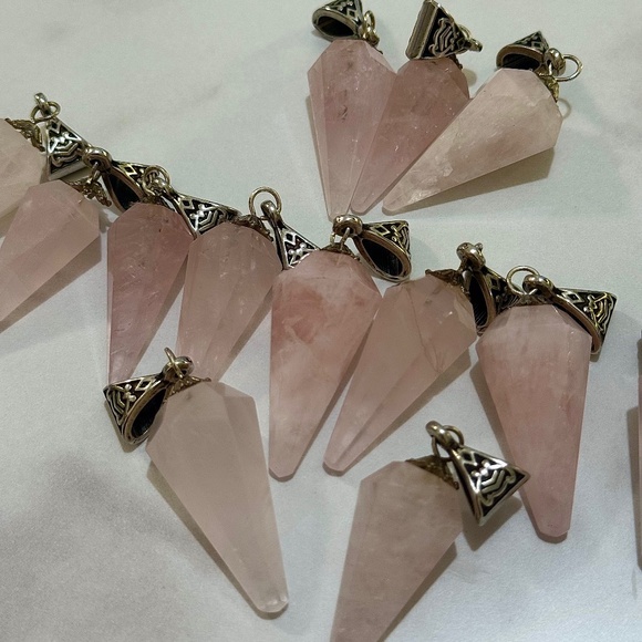 Lot of 20 Natural Rose Quartz Pendants – Crystal Healing Jewelry, Wholesale Gems - Picture 1 of 5
